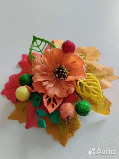 Брошь заколка праздник осени листья ягоды