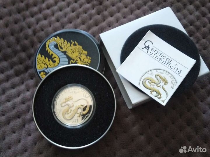 Монета серебряная. Год дракона 2012г