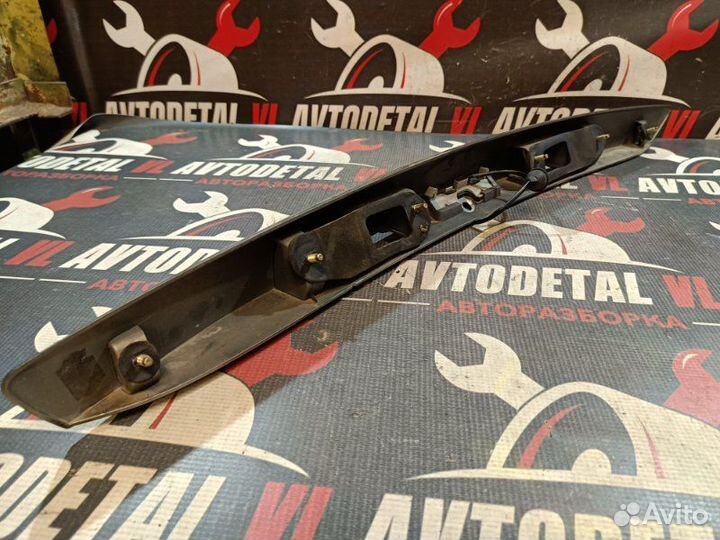 Накладка крышки багажника задняя Ford Mondeo 3