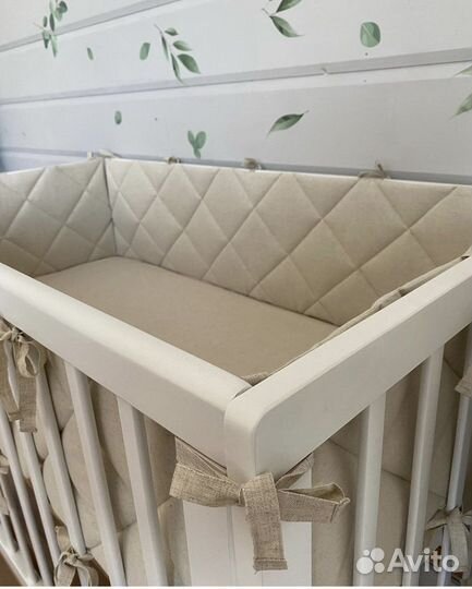 Бортики из льна в детскую кроватку с рюшами