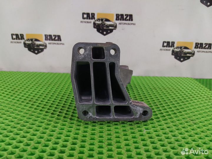 Кронштейн двигателя левый L