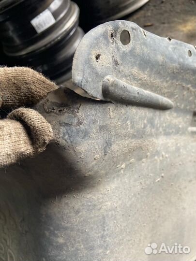 Локер передний левый Mazda Familia BJ