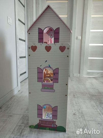 Кукольный домик с мебелью