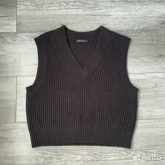 Укороченная жилетка чёрная женская