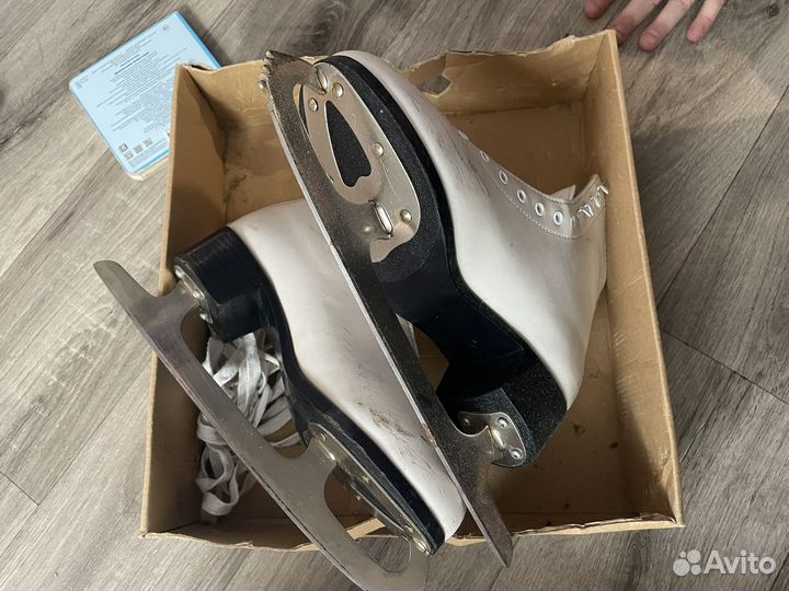 Коньки фигурные женские 40 размер