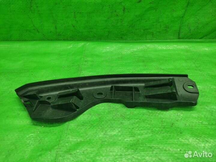 Направляющая бампера лев. зад. Volkswagen Touareg