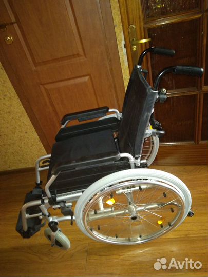Инвалидное кресло-коляска 