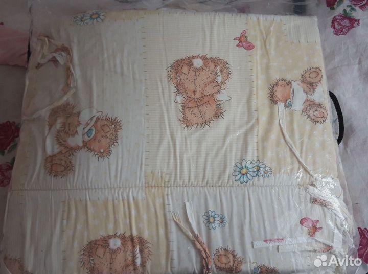 Бортики в кроватку и держатель для болдахина