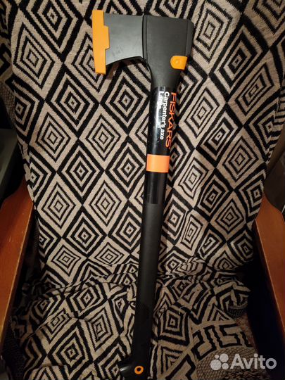 Топор Fiskars Carpenter's axe Large