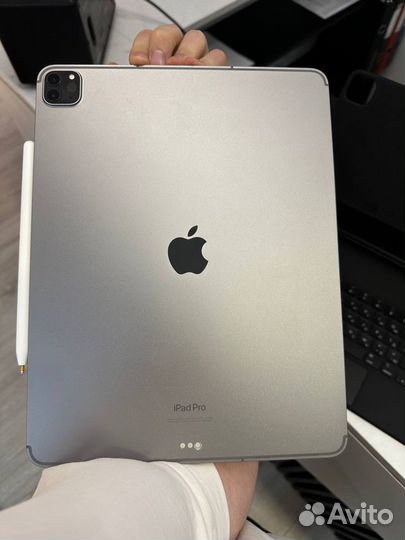 iPad Pro 12,9 (6-го поколения) м2 2022 года