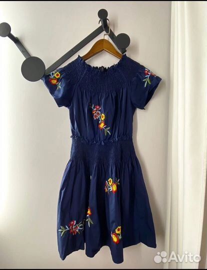 Платье с вышивкой 42