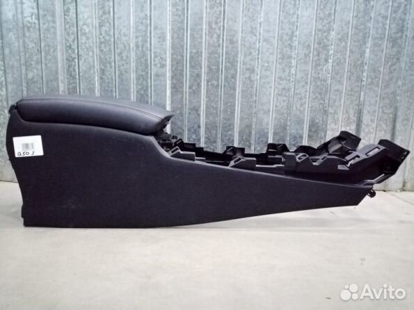 Подлокотник / консоль Infiniti Q50 (2013-2022)