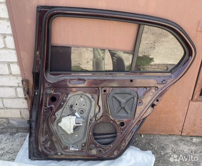 Дверь задняя правая skoda superb 2