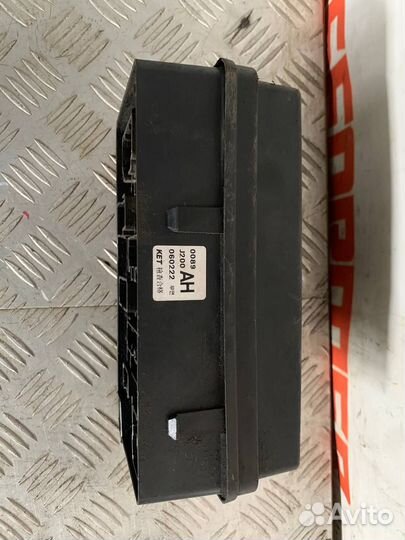 Блок предохранителей под капотом Шевроле Лачетти