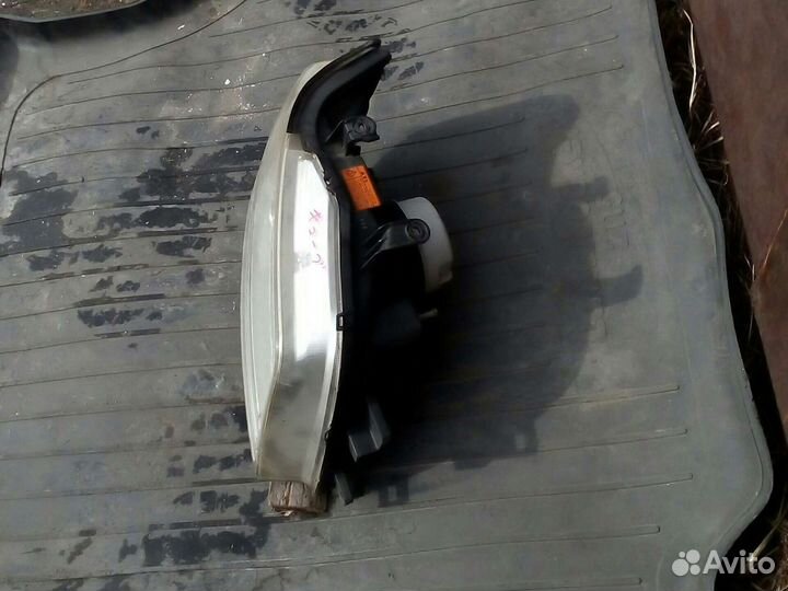 Фара на Ниссан куб
