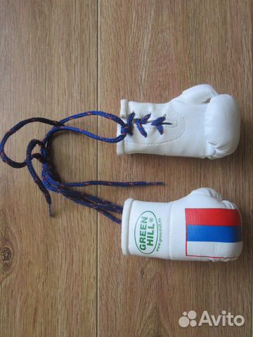 Сувенирные боксерские перчатки в автомобиль