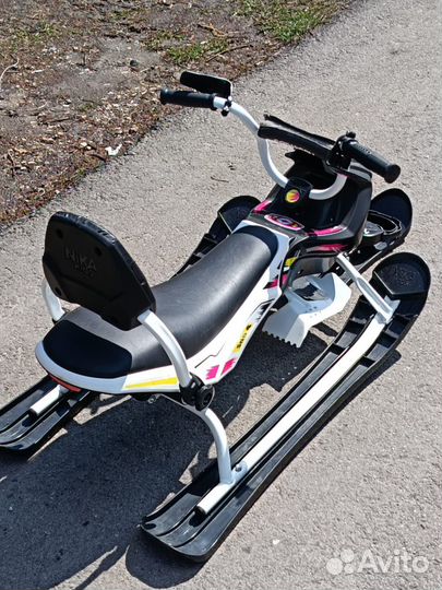 Детский снегокат со спинкой