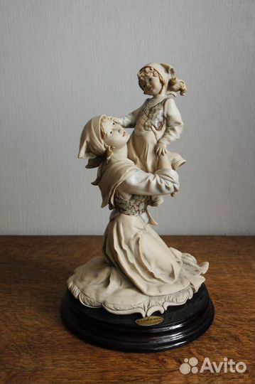 Мама с дочкой Джузеппе Армани статуэтка Флоренс