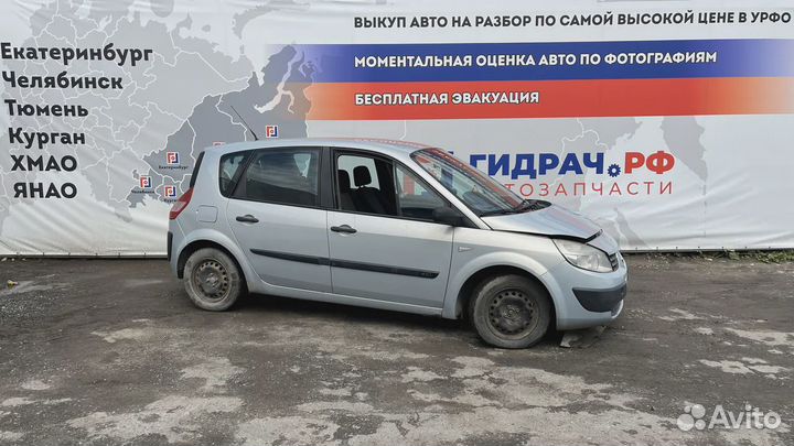 Кронштейн заднего бампера левый Renault Scenic 820