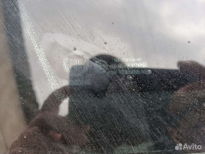 Форточка задняя левая/правая Fiat Linea