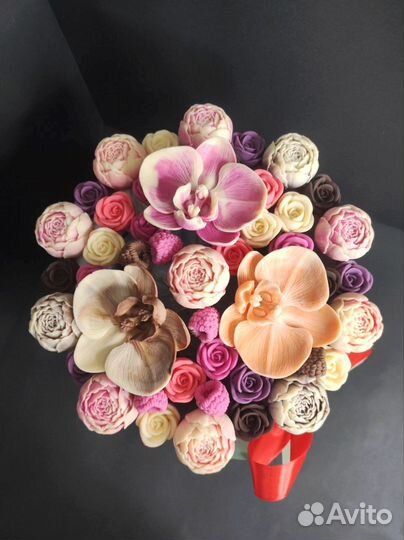 Шоколадные Цветы в Шляпной Коробке