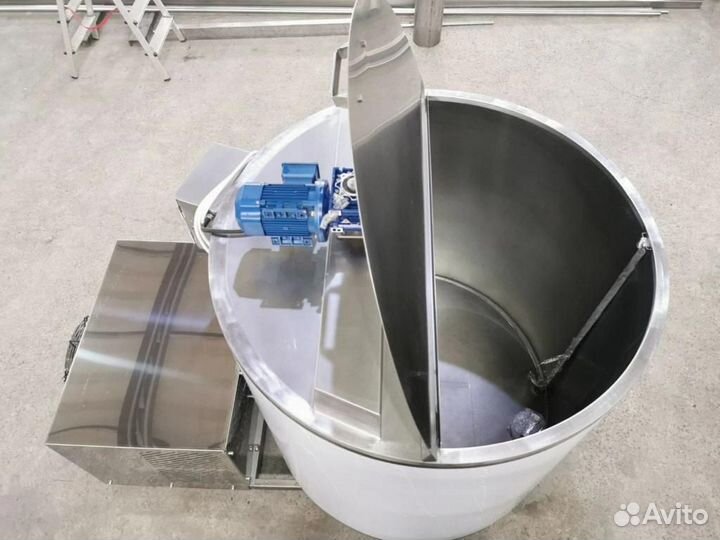 Охладитель молока / Молочный танк на 300 литров