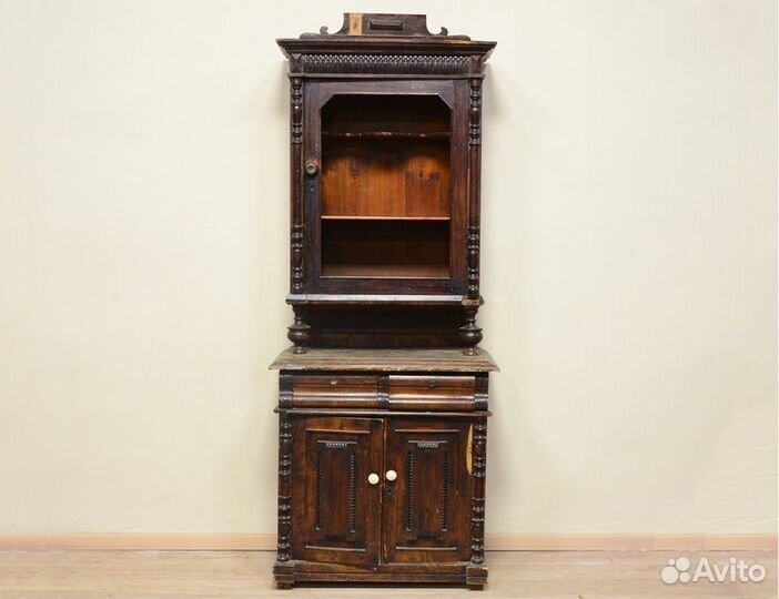 Старинные горка и камод