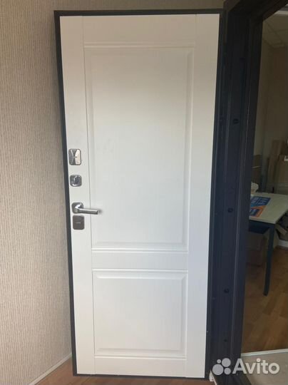Дверь входная стальная с терморазрывом