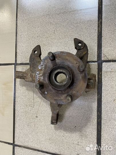 Ступица ступичный подшипник цапфа Mazda 323 BA