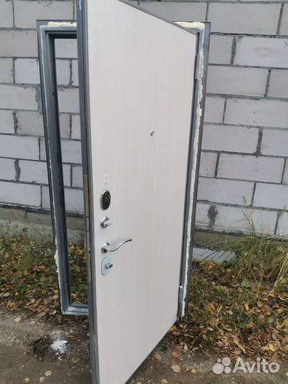Дверь входная металлическая
