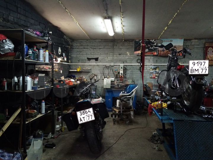 Гараж, > 30 м²