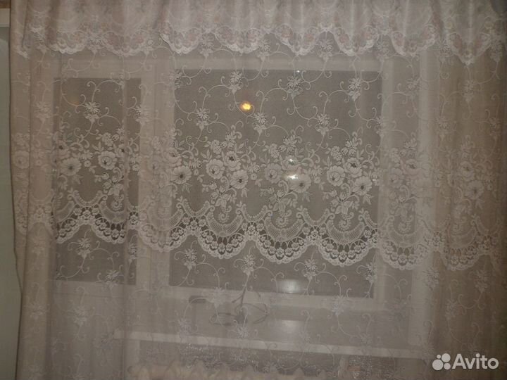 Домашний скарб : мебель, посуда, предметы обихода