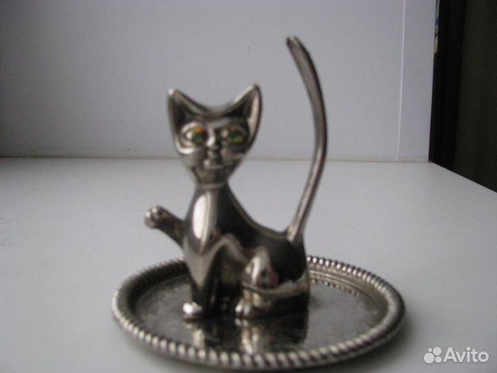 Сувениры разные. Статуэтки