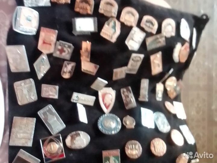 Продам значки