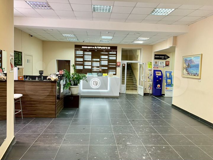 Помещение с вытяжкой и водой на первом этаже, 64 к