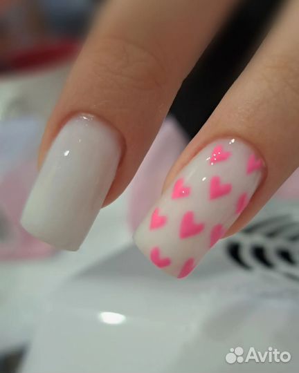 Модель на маникюр, маникюр, наращивание ногтей