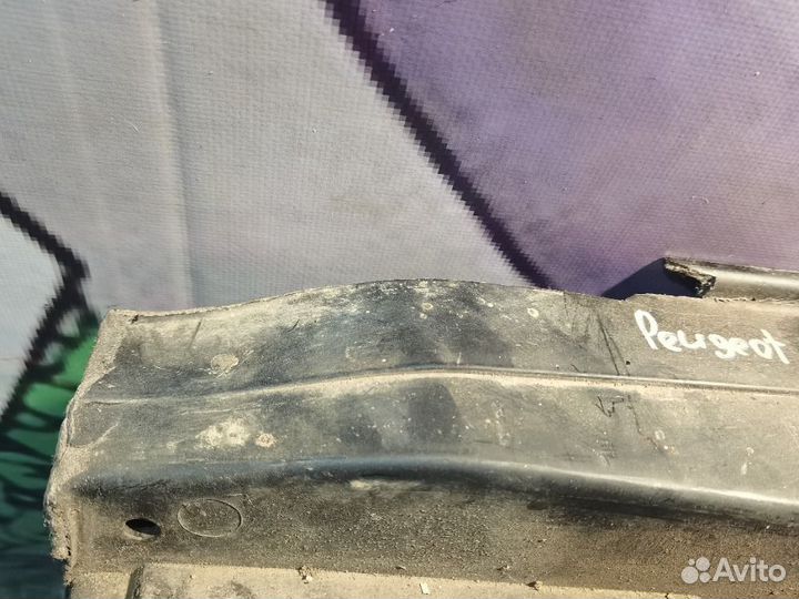 Диффузор вентилятора Peugeot 308