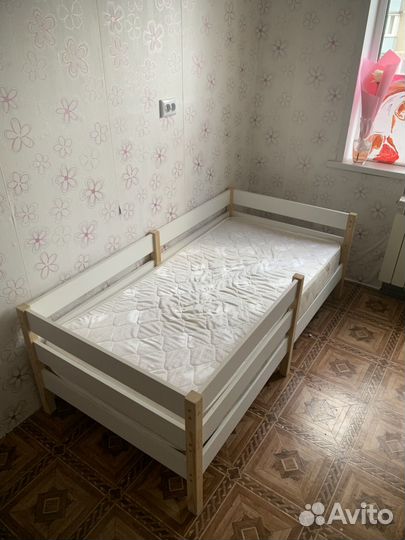Кровать детская деревянная