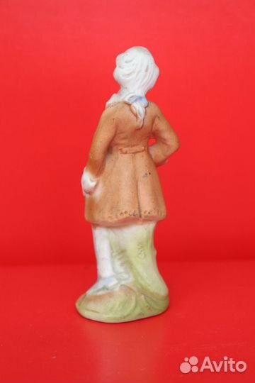 Статуэтка Юноша фарфор бисквит.Capodimonte Италия