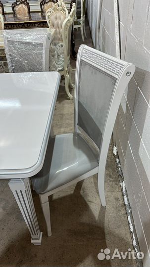 Стол и стулья