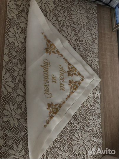Шелковая салфетка с вышивкой