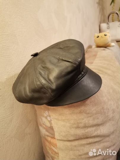 Кепка кожаная женская
