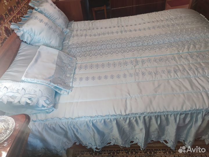 Испанский комплект атласного покрывала 220х180