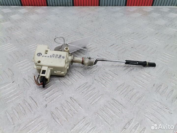 Электропривод (сервопривод) лючка бензобака Volksw