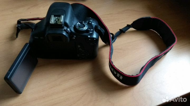 Зеркальная фотокамера Canon EOS 600 D