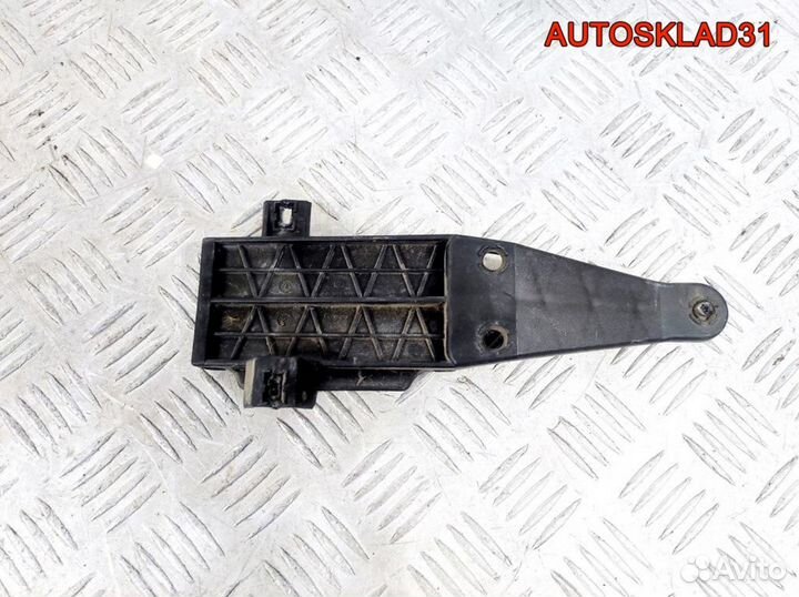 Направляющая заднего бампера левая VW Golf Mk3