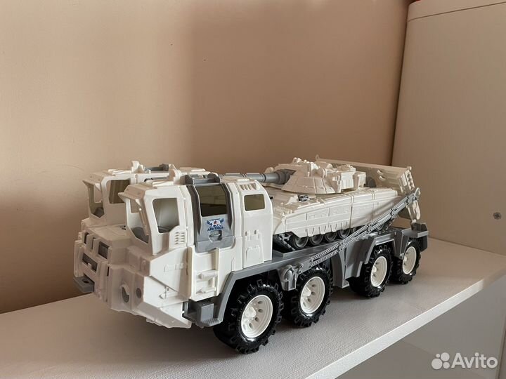 Военный тягач с танком «Арктика»