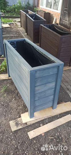 Кашпо из дерева для цветов