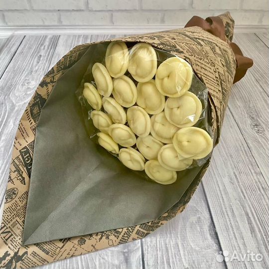 Мужские букеты из пельменей / шоколадный подарок