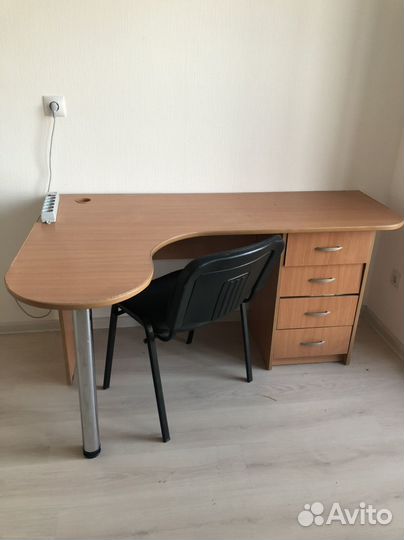 Компьютерный стол